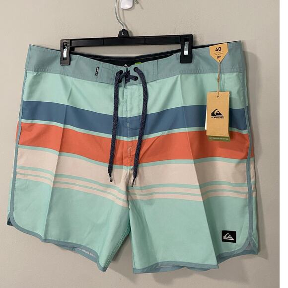 Quiksilver Men's Multicolor Swim Shorts - Picture 1 of 3
